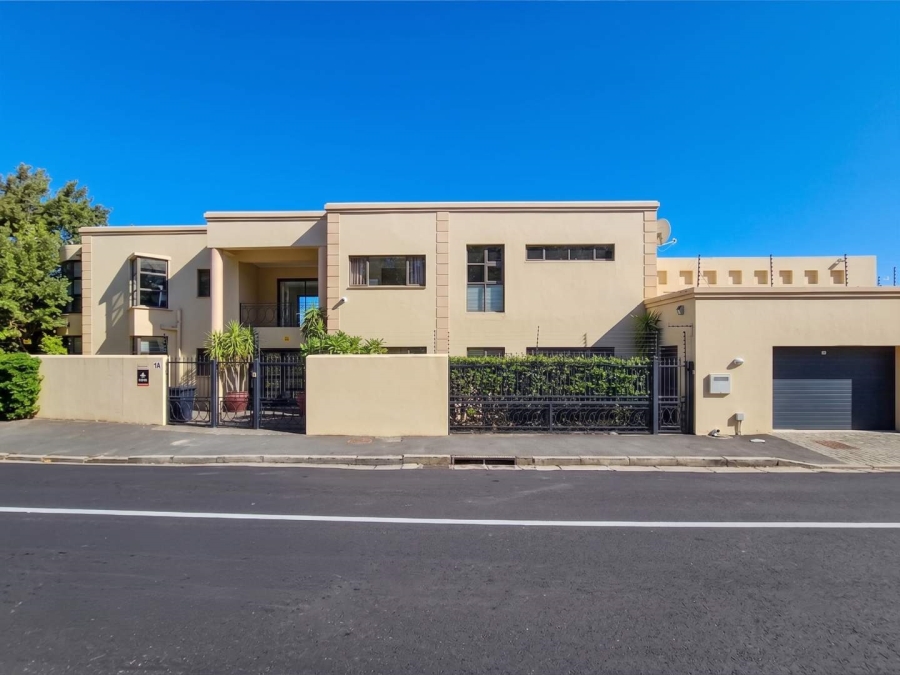 To Let 4 Bedroom Property for Rent in Oranjezicht Western Cape